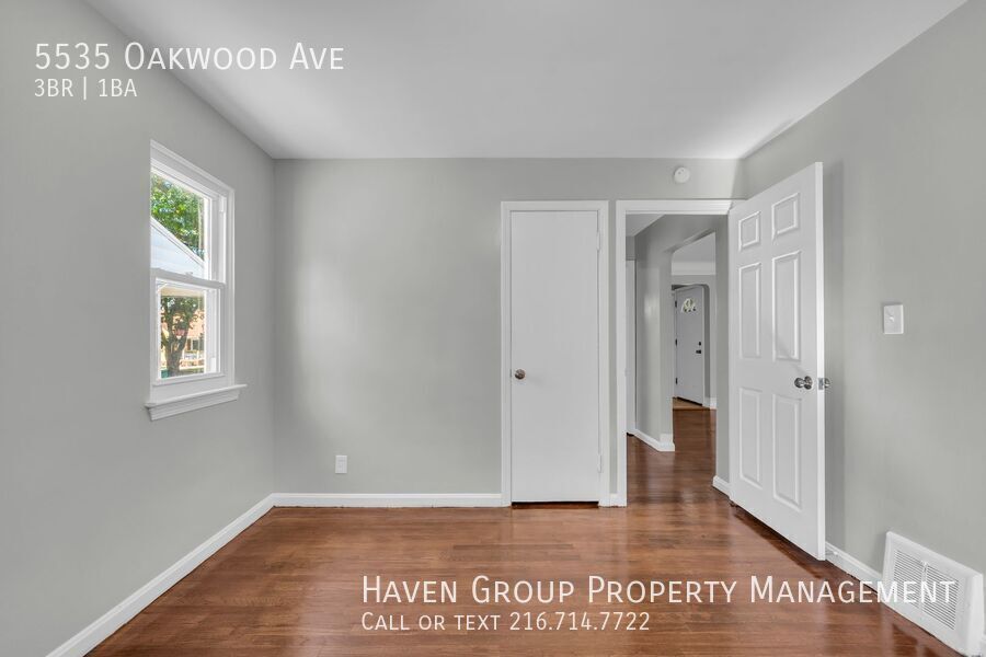 5535 Oakwood Ave, Maple Heights, Ohio, 44137- Spacious 3-bed 1 -bath single-family home! property image