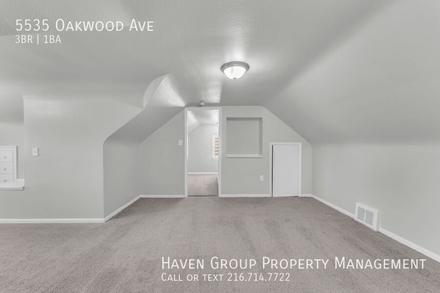 5535 Oakwood Ave, Maple Heights, Ohio, 44137- Spacious 3-bed 1 -bath single-family home! property image