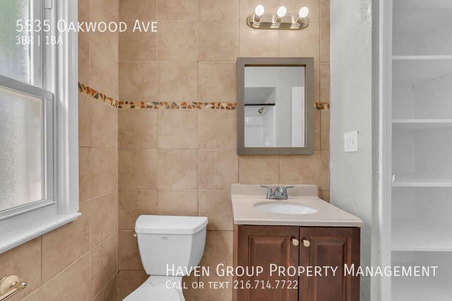 5535 Oakwood Ave, Maple Heights, Ohio, 44137- Spacious 3-bed 1 -bath single-family home! property image