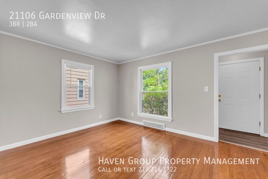 21106 Gardenview Dr, Maple Heights, Ohio, 44137- Spacious 3-bed 2-bath single-family home! property image
