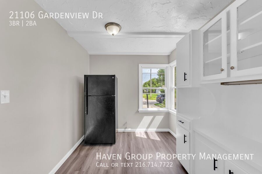 21106 Gardenview Dr, Maple Heights, Ohio, 44137- Spacious 3-bed 2-bath single-family home! property image