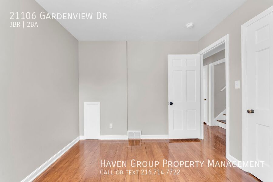21106 Gardenview Dr, Maple Heights, Ohio, 44137- Spacious 3-bed 2-bath single-family home! property image