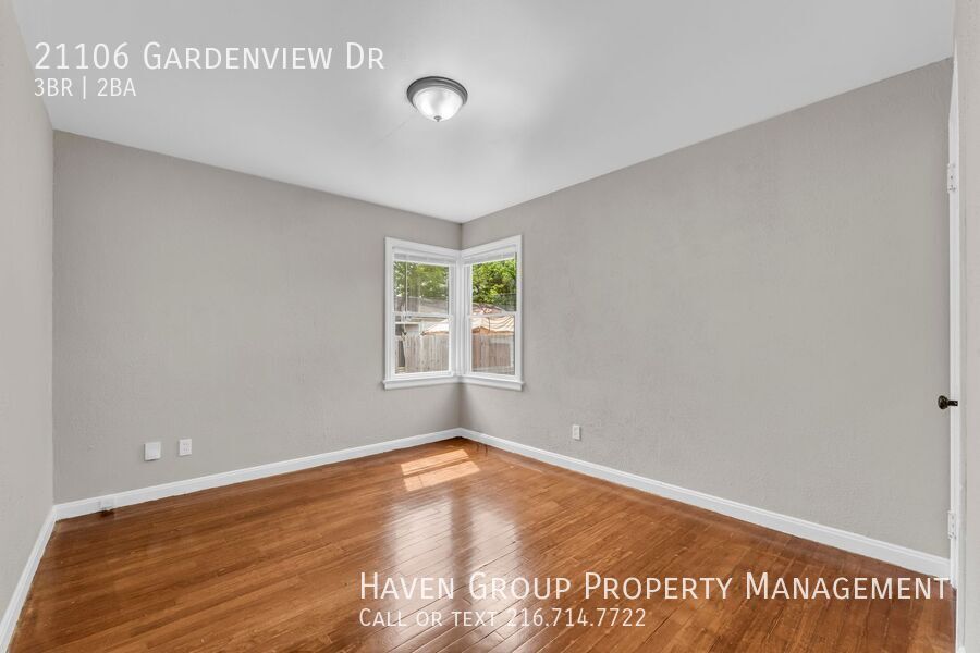 21106 Gardenview Dr, Maple Heights, Ohio, 44137- Spacious 3-bed 2-bath single-family home! property image