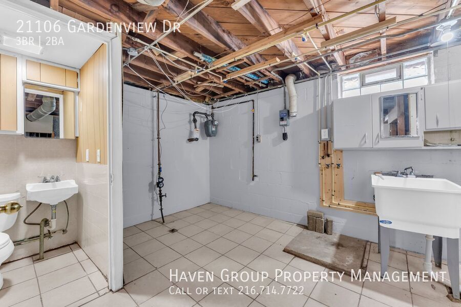 21106 Gardenview Dr, Maple Heights, Ohio, 44137- Spacious 3-bed 2-bath single-family home! property image