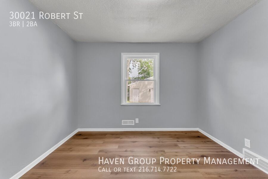 30021 Robert St, Wickliffe, OH 44092- Spacious 3-bed 1.5 -bath single-family home! property image