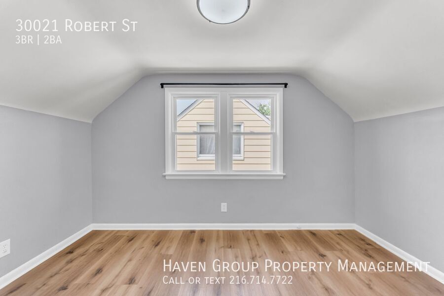 30021 Robert St, Wickliffe, OH 44092- Spacious 3-bed 1.5 -bath single-family home! property image