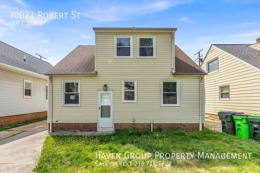 30021 Robert St, Wickliffe, OH 44092- Spacious 3-bed 1.5 -bath single-family home! property image