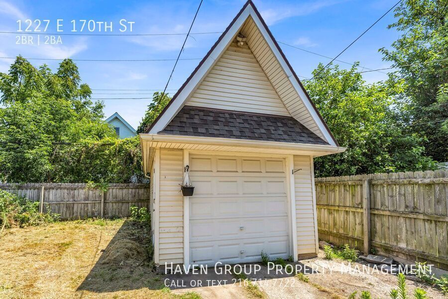 1227 E 170th St, Cleveland, OH 44110 - Spacious 2-bed 2-bath single-family home! property image