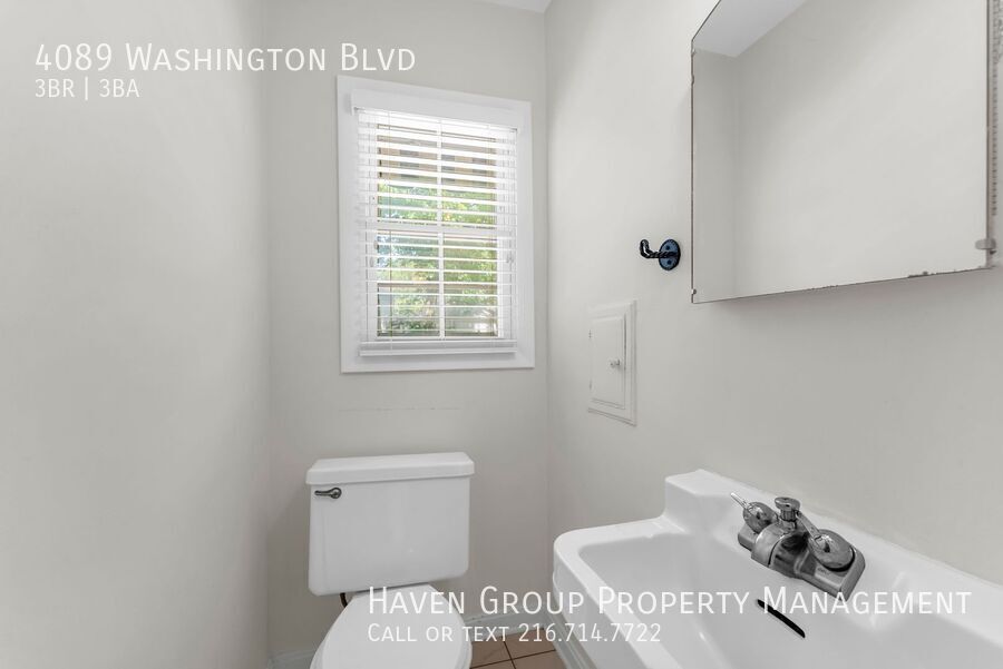 4089 Washington Blvd, University Hts, OH 44118- Spacious 3-bed 2.5-bath single-family home! property image