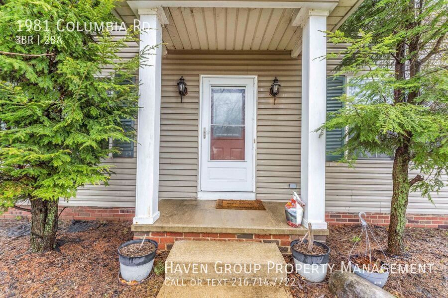 1981 Columbia Rd, Westlake, OH 44145- Spacious 3-bed 2-bath single-family home! Short-Term Rental property image