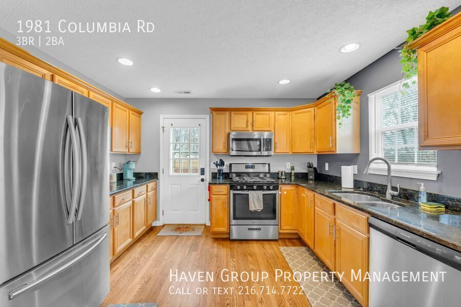 1981 Columbia Rd, Westlake, OH 44145- Spacious 3-bed 2-bath single-family home! Short-Term Rental property image
