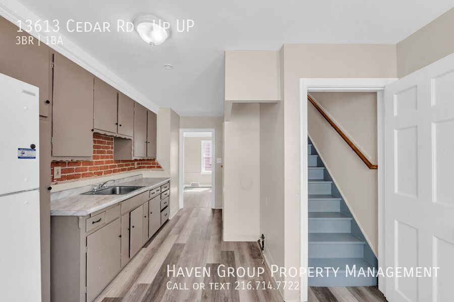 13613 Cedar Rd | UP, University Heights, OH 44118- Spacious 3-bed 1-bath multi-family home! property image