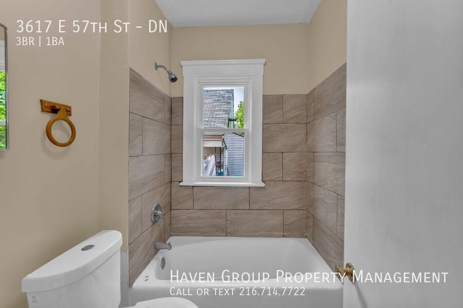 3617 E 57th St | DN, Cleveland, OH 44105 - Spacious 3-bed 1-bath multi-family home! Cash-only applicants; CMHA/Section 8 is not accepted. property image