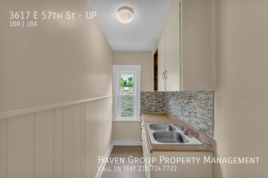3617 E 57th St | UP, Cleveland, OH 44105 - Spacious 1-bed 1-bath multi-family home! Cash-only applicants; CMHA/Section 8 is not accepted. property image
