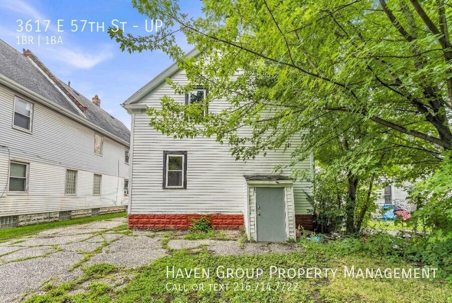 3617 E 57th St | UP, Cleveland, OH 44105 - Spacious 1-bed 1-bath multi-family home! Cash-only applicants; CMHA/Section 8 is not accepted. property image