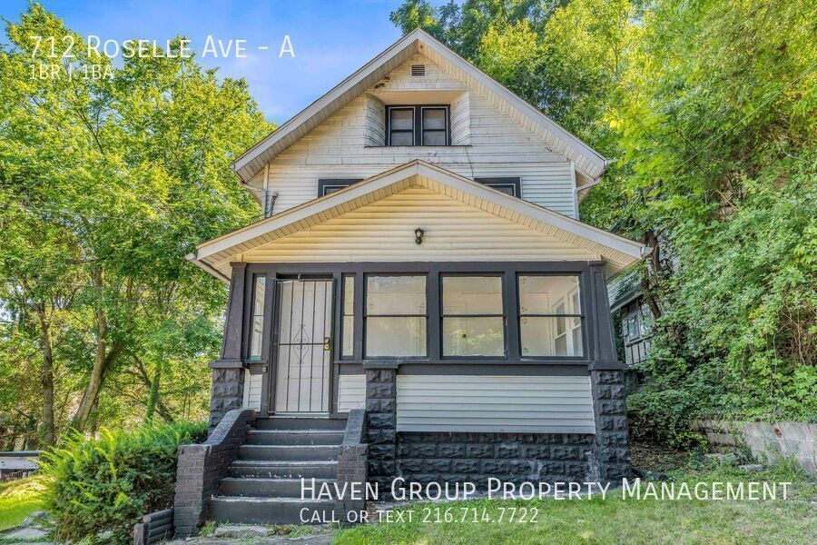 712 Roselle Ave | DN, Akron, OH 44307 - Spacious 1-bed 1-bath multi-family home! property image