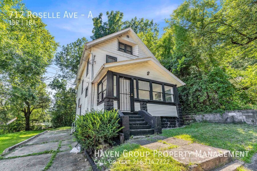 712 Roselle Ave | DN, Akron, OH 44307 - Spacious 1-bed 1-bath multi-family home! property image