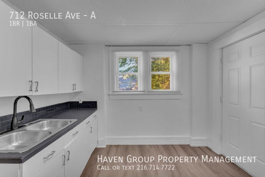 712 Roselle Ave | DN, Akron, OH 44307 - Spacious 1-bed 1-bath multi-family home! property image