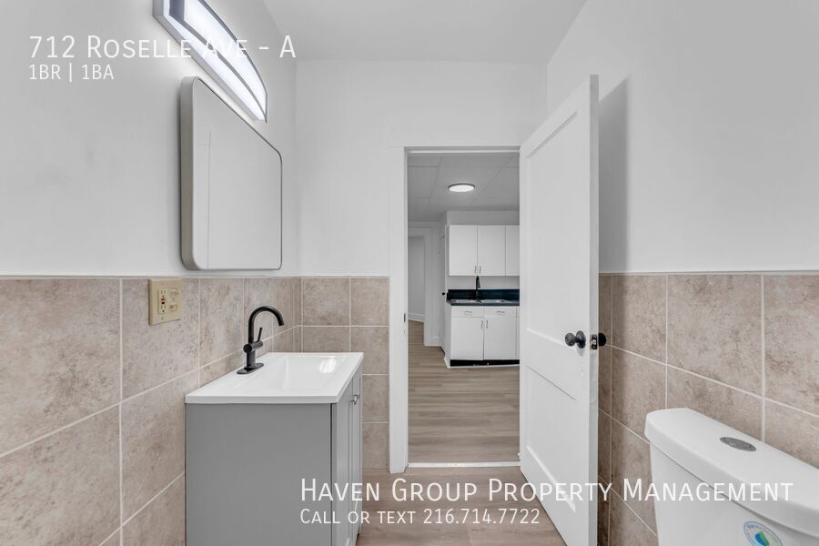 712 Roselle Ave | DN, Akron, OH 44307 - Spacious 1-bed 1-bath multi-family home! property image