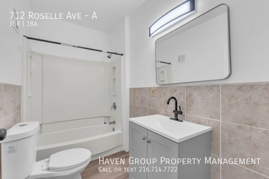 712 Roselle Ave | DN, Akron, OH 44307 - Spacious 1-bed 1-bath multi-family home! property image