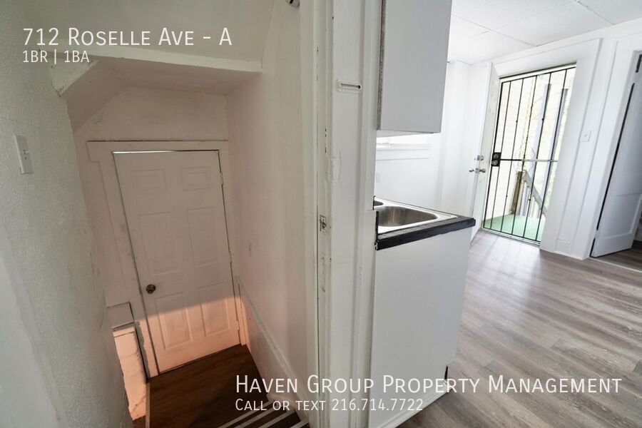 712 Roselle Ave | DN, Akron, OH 44307 - Spacious 1-bed 1-bath multi-family home! property image