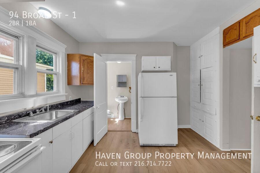 94 Broad St | Unit 1, Akron, OH 44305 - Spacious 2-bed 1-bath multi-family home! property image