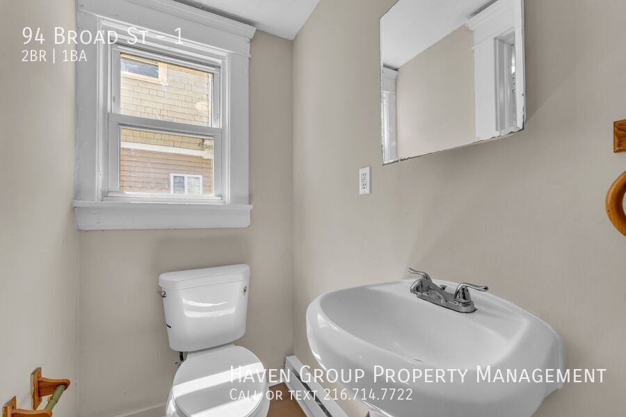 94 Broad St | Unit 1, Akron, OH 44305 - Spacious 2-bed 1-bath multi-family home! property image