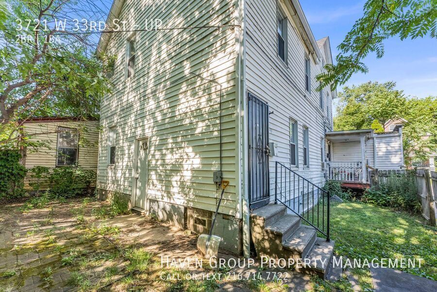 3721 W 33rd St | UP, Cleveland, OH 44109 - Spacious 2-bed 1-bath multi-family home! property image