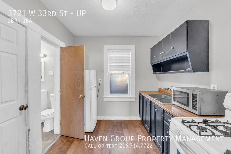3721 W 33rd St | UP, Cleveland, OH 44109 - Spacious 2-bed 1-bath multi-family home! property image