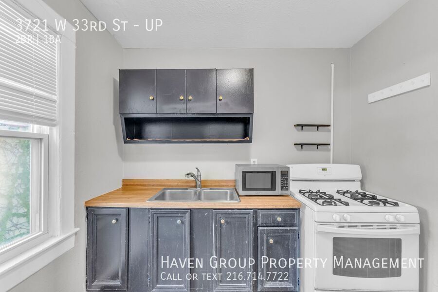 3721 W 33rd St | UP, Cleveland, OH 44109 - Spacious 2-bed 1-bath multi-family home! property image