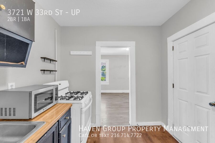 3721 W 33rd St | UP, Cleveland, OH 44109 - Spacious 2-bed 1-bath multi-family home! property image