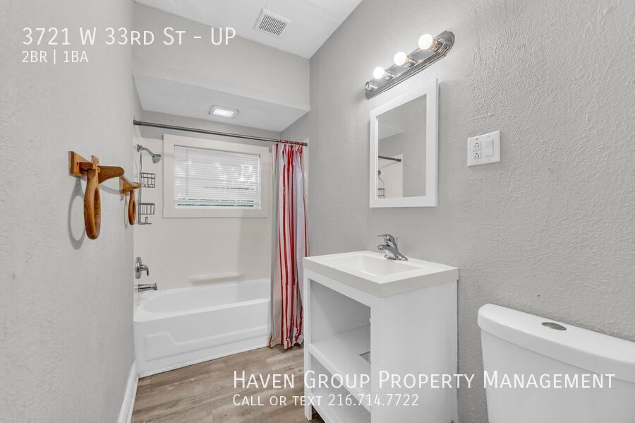 3721 W 33rd St | UP, Cleveland, OH 44109 - Spacious 2-bed 1-bath multi-family home! property image