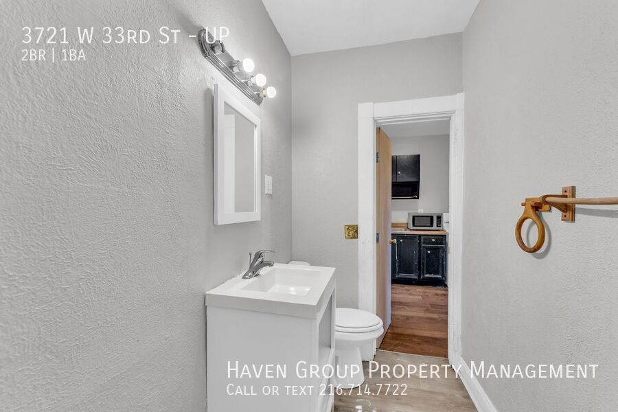 3721 W 33rd St | UP, Cleveland, OH 44109 - Spacious 2-bed 1-bath multi-family home! property image