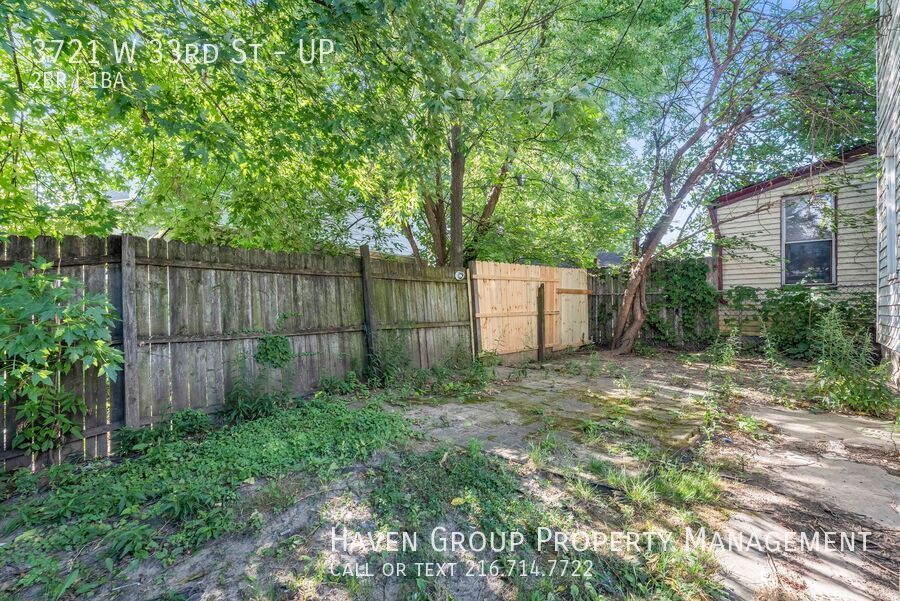 3721 W 33rd St | UP, Cleveland, OH 44109 - Spacious 2-bed 1-bath multi-family home! property image