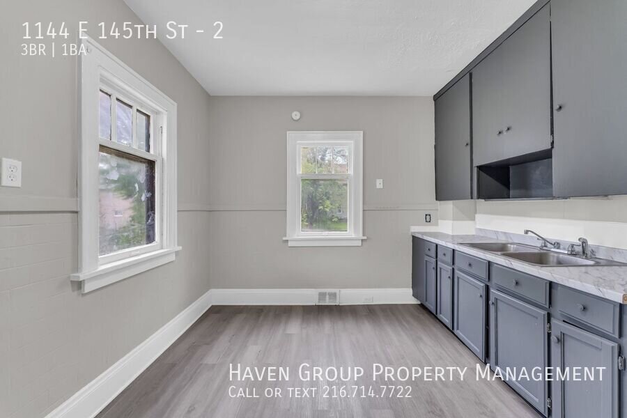1146 E 145th St Cleveland, Ohio, 44110 - Spacious 3-bed 1-bath multi-family home! property image