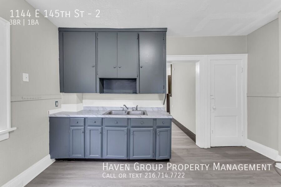 1146 E 145th St Cleveland, Ohio, 44110 - Spacious 3-bed 1-bath multi-family home! property image