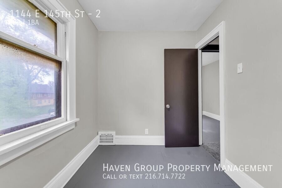 1146 E 145th St Cleveland, Ohio, 44110 - Spacious 3-bed 1-bath multi-family home! property image