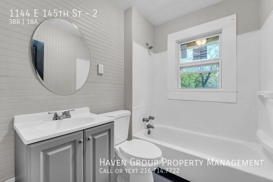 1146 E 145th St Cleveland, Ohio, 44110 - Spacious 3-bed 1-bath multi-family home! property image