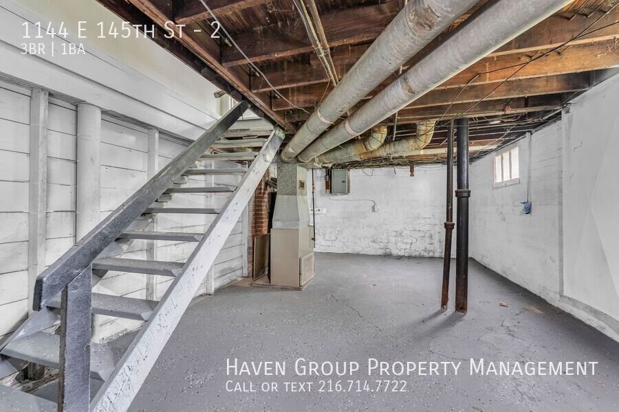 1146 E 145th St Cleveland, Ohio, 44110 - Spacious 3-bed 1-bath multi-family home! property image