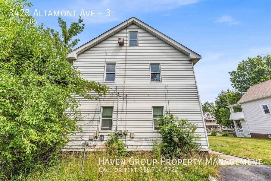 3428 Altamont Ave | Unit 3, Cleveland Heights, OH 44118 - Spacious 1-bed 1-bath multi-family home! property image
