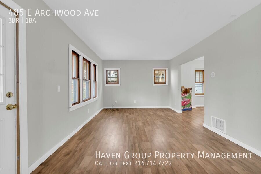 485 E Archwood Ave, Akron, OH 44301- Spacious 3-bed 1-bath single-family home! property image