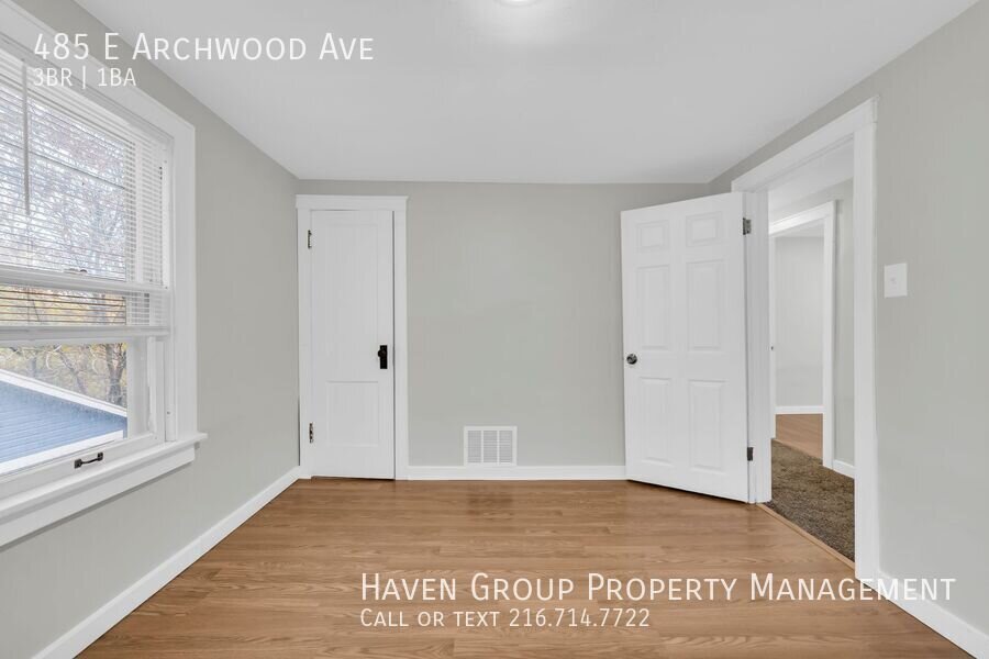 485 E Archwood Ave, Akron, OH 44301- Spacious 3-bed 1-bath single-family home! property image