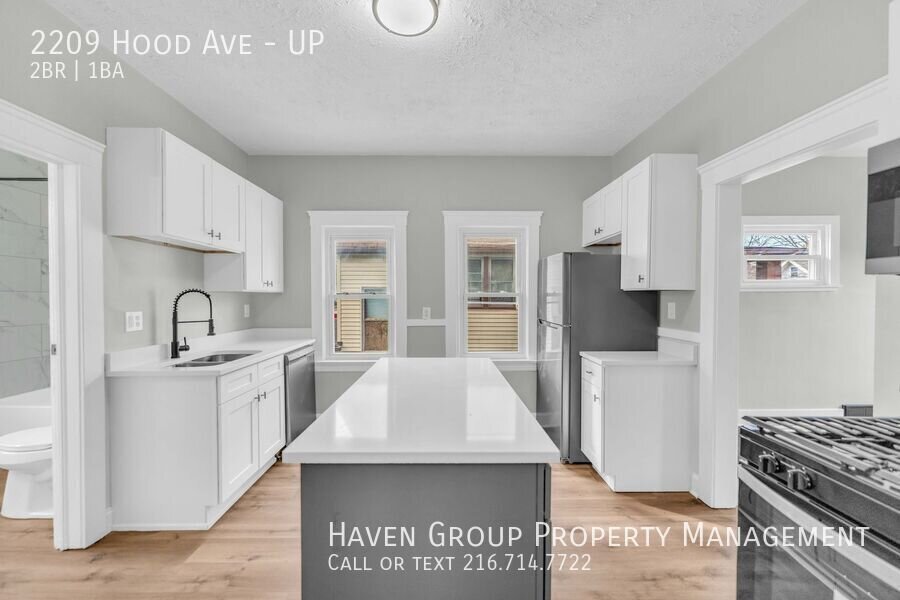 2209 Hood Ave | UP, Cleveland, OH 44109- Spacious 2-bed 1-bath multi-family home! property image