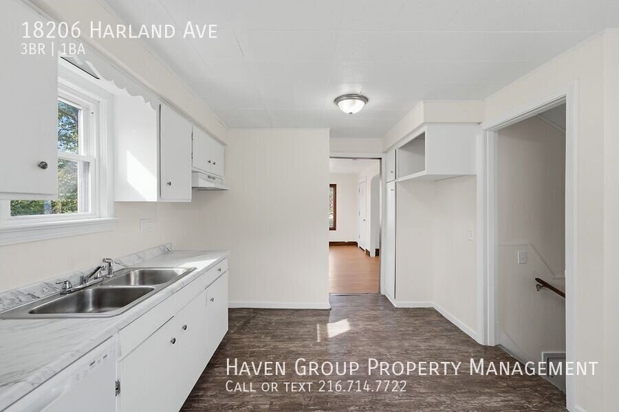 18206 Harland Ave, Cleveland - Spacious 3 bed 1 bath single family home! property image