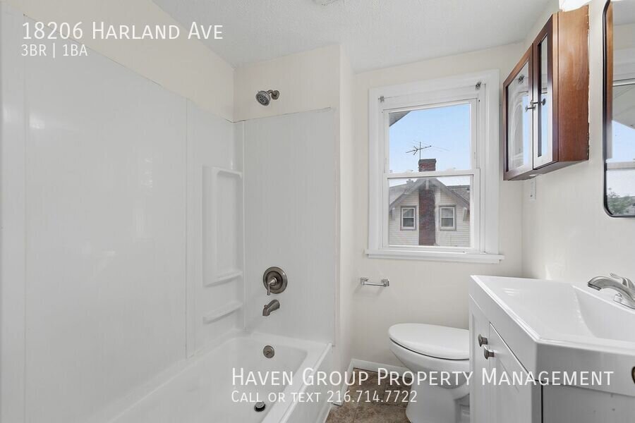18206 Harland Ave, Cleveland - Spacious 3 bed 1 bath single family home! property image