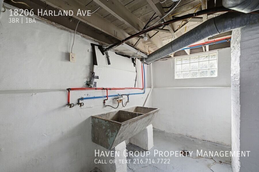 18206 Harland Ave, Cleveland - Spacious 3 bed 1 bath single family home! property image