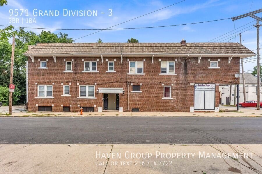 9571 Grand Division Ave | Unit 3, Cleveland, OH 44125- Spacious 3-bed 1-bath apartment! property image