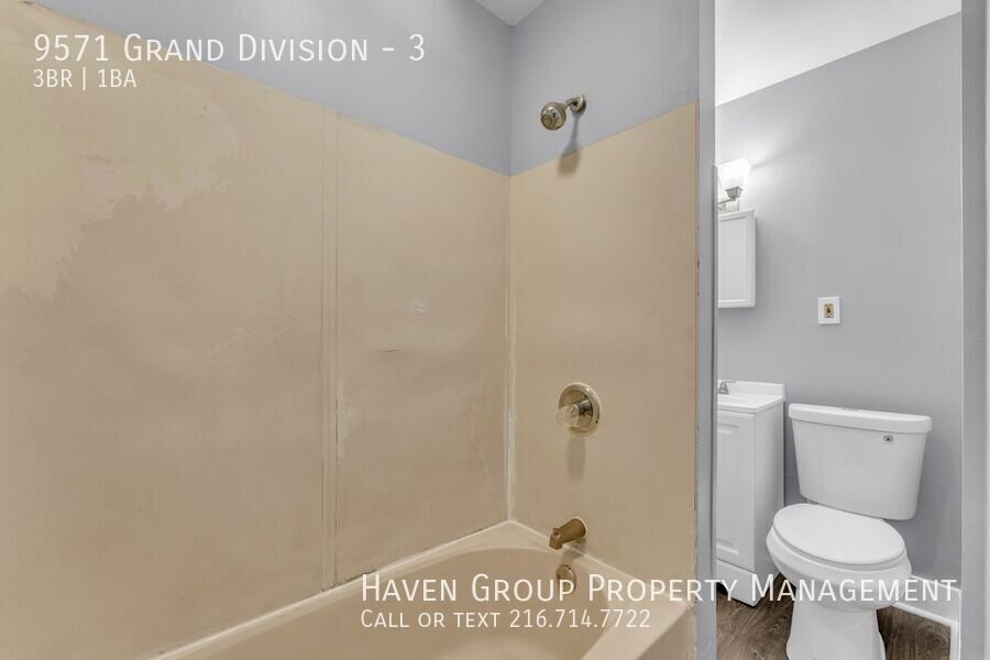 9571 Grand Division Ave | Unit 3, Cleveland, OH 44125- Spacious 3-bed 1-bath apartment! property image