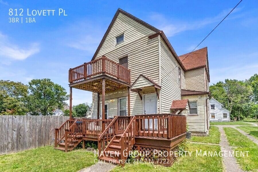 812 Lovett PIace | UP, Lorain, Ohio, 44052 - Spacious 3-bed 1-bath multi-family home! property image