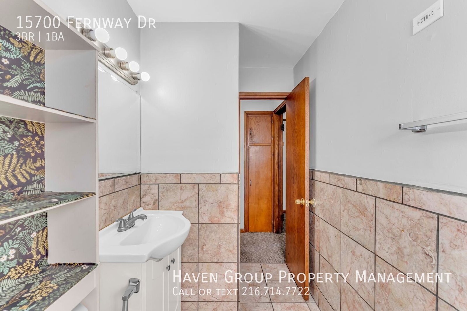 15700 Fernway Dr, Maple Heights, OH 44137 - Spacious 3-bed 1-bath single-family home!  property image